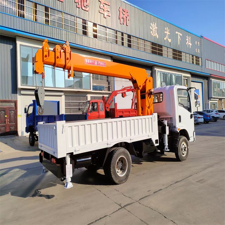 清苑区三轮随车吊定制 农用改装机自备吊中瑞长期出售